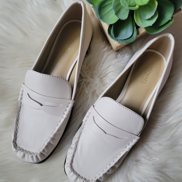 Michael Kors Carlson Sz 7M Cream Leather Loafer Square Toe Stitching Detail NWOB - Picture 1 of 14